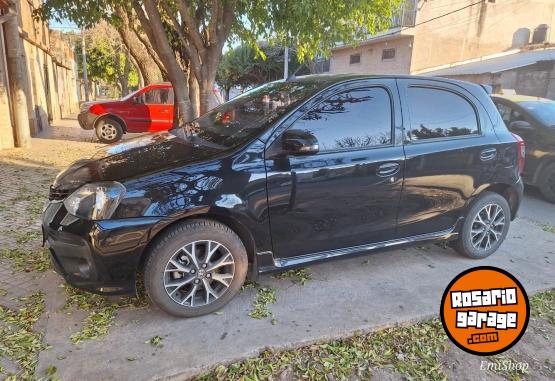 Autos - Toyota Etios platinum 2018 Nafta 93000Km - En Venta
