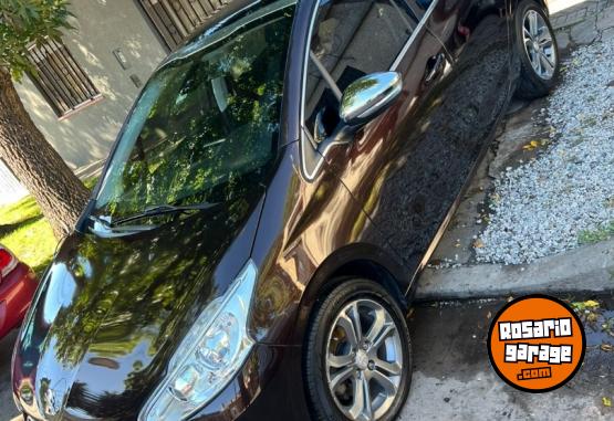 Autos - Peugeot 208 2013 Nafta 106500Km - En Venta