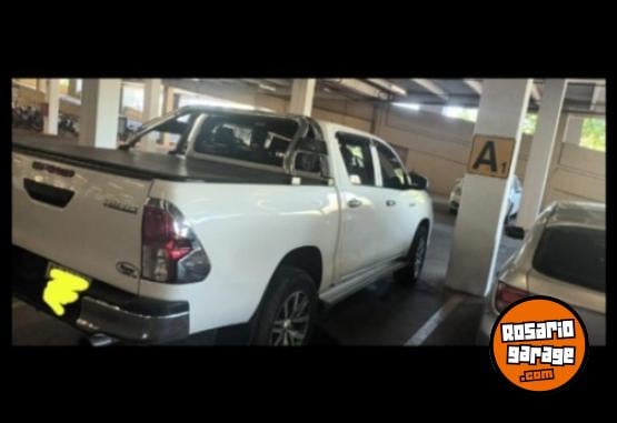 Camionetas - Toyota Hilux 4x2 D/X 2018 Diesel 129000Km - En Venta