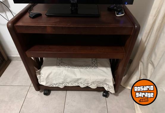 Hogar - MESITA DE TV DE ALGARROBO - En Venta