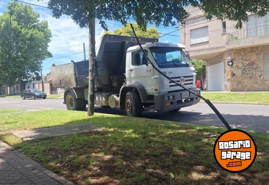 Camiones y Grúas - Volkswagen 17 220 volcador - En Venta