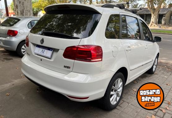 Autos - Volkswagen Suran Highline 2015 Nafta 115000Km - En Venta