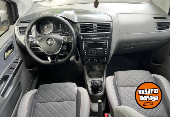 Autos - Volkswagen Suran Highline 2015 Nafta 115000Km - En Venta