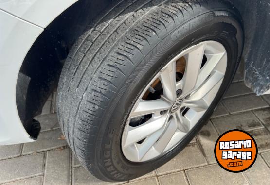 Autos - Volkswagen Suran Highline 2015 Nafta 115000Km - En Venta