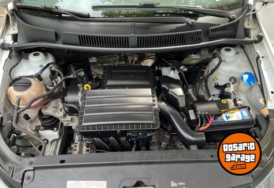 Autos - Volkswagen Suran Highline 2015 Nafta 115000Km - En Venta