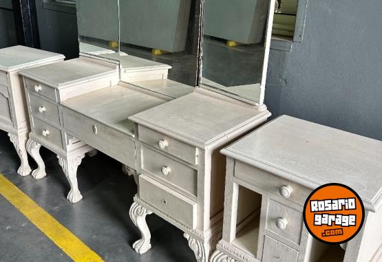 Hogar - Mueble con ESPEJO y Dos Mesitas de Luz - En Venta