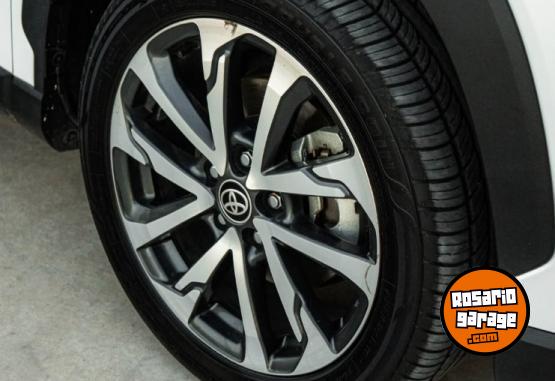 Autos - Toyota COROLLA CROSS SEG 2021 Nafta 57600Km - En Venta