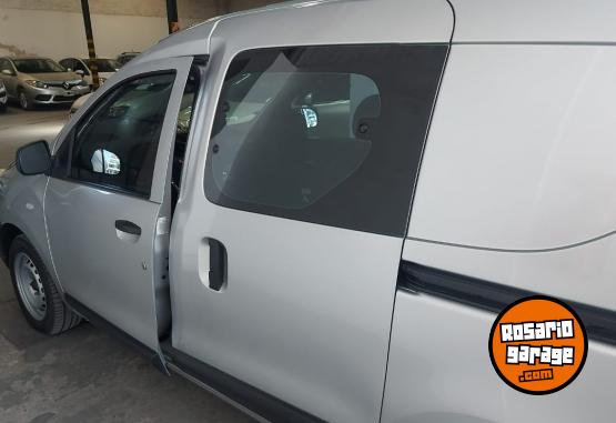Utilitarios - Renault Kangoo Emotion 2018 GNC 115600Km - En Venta