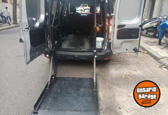 Utilitarios - Renault Kangoo Emotion 2018 GNC 115600Km - En Venta