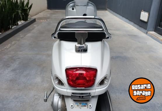 Motos - Vespa VXL 150 2023 Nafta 2600Km - En Venta