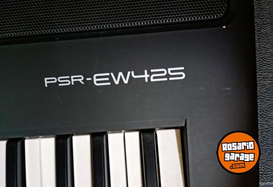 Instrumentos Musicales - teclado yamaha psr ew 425   practicamente nuevo - En Venta