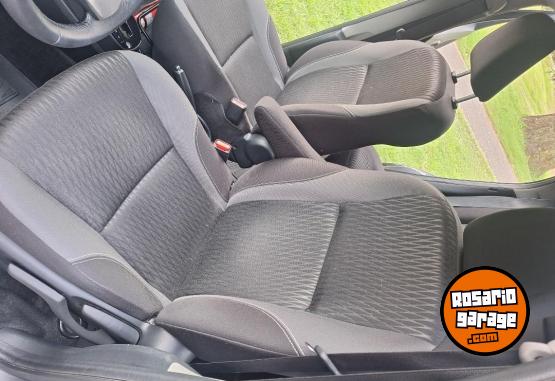 Autos - Toyota Estios no yaris sandero 2023 Nafta 9800Km - En Venta