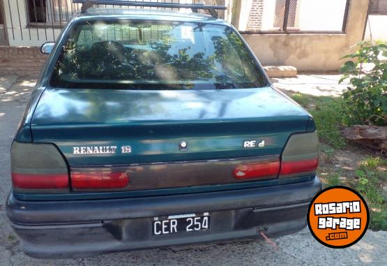 Autos - Renault 19 red 1998 Diesel 247000Km - En Venta
