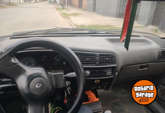 Autos - Renault 19 red 1998 Diesel 247000Km - En Venta