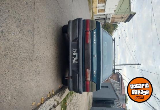 Autos - Renault 19 red 1998 Diesel 247000Km - En Venta