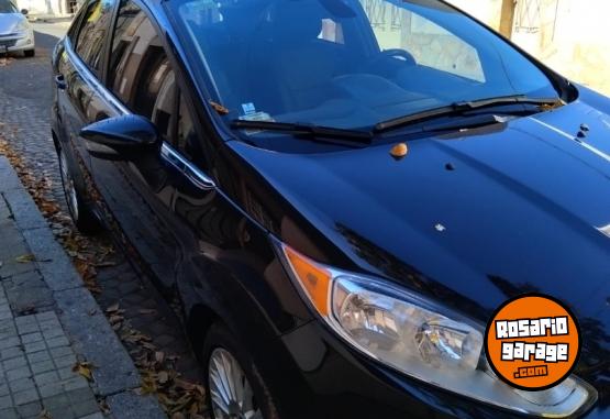 Autos - Ford Fiesta Titanium Sedan MT 2014 Nafta 125000Km - En Venta