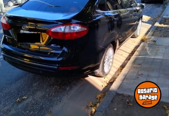 Autos - Ford Fiesta Titanium Sedan MT 2014 Nafta 125000Km - En Venta
