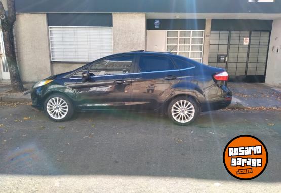Autos - Ford Fiesta Titanium Sedan MT 2014 Nafta 125000Km - En Venta