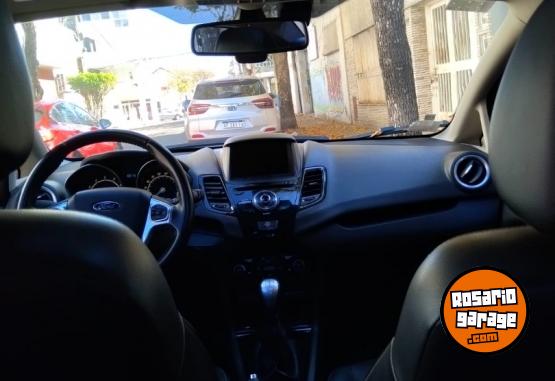 Autos - Ford Fiesta Titanium Sedan MT 2014 Nafta 125000Km - En Venta
