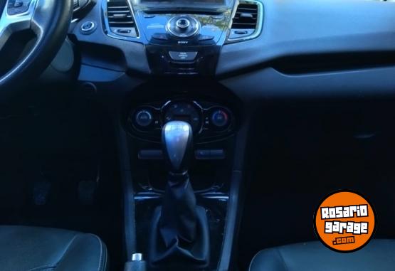 Autos - Ford Fiesta Titanium Sedan MT 2014 Nafta 125000Km - En Venta