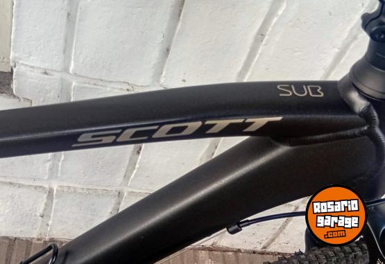 Deportes - SPORT MOTO: BICICLETA MOUNTAIN BIKE NUEVA MARCA: SCOTT MODELO: SUB CROSS 40 RODADO: 29. TALLE: S. CUADRO ALUMINIO EQUIPO SHIMANO ALTUS SUSPENSION DELANTERA CON BLOQUEO - En Venta