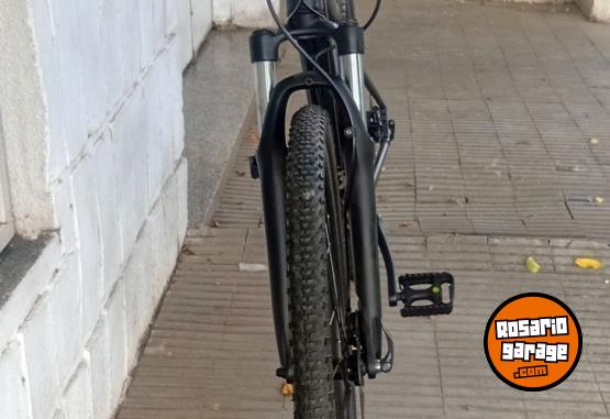 Deportes - SPORT MOTO: BICICLETA MOUNTAIN BIKE NUEVA MARCA: SCOTT MODELO: SUB CROSS 40 RODADO: 29. TALLE: S. CUADRO ALUMINIO EQUIPO SHIMANO ALTUS SUSPENSION DELANTERA CON BLOQUEO - En Venta