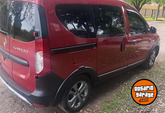 Utilitarios - Renault kangoo 2022 Diesel 70600Km - En Venta