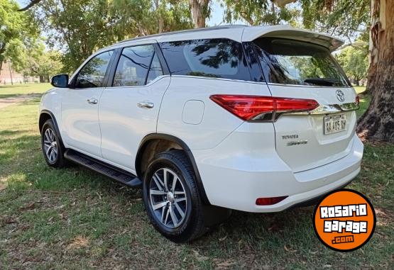 Camionetas - Toyota SW4 SRX 2016 Diesel 200000Km - En Venta