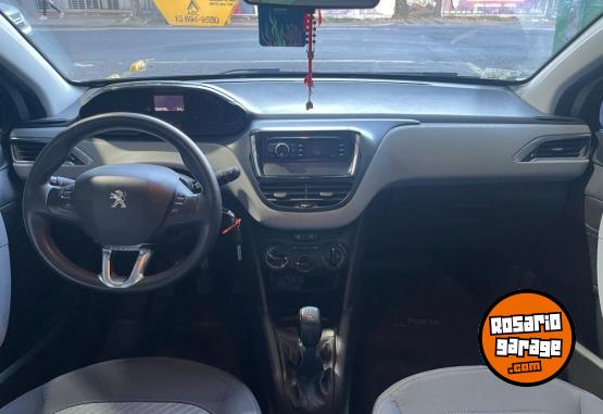 Autos - Peugeot 208 active 1.5 2015 Nafta 68300Km - En Venta