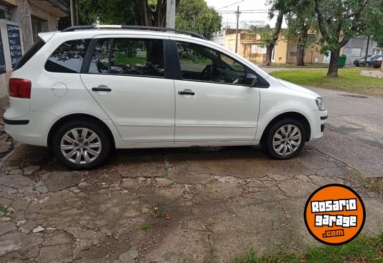 Autos - Volkswagen Suran 1.6 2012 Nafta 130000Km - En Venta