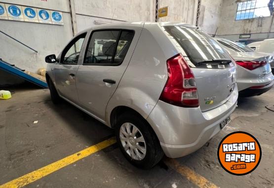 Autos - Renault Sandero pack plus 2011 GNC 220000Km - En Venta