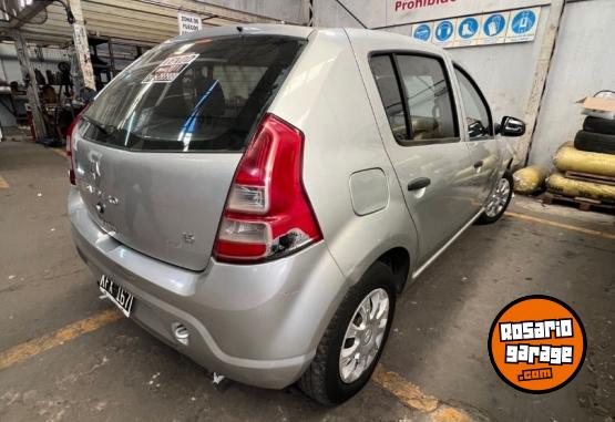 Autos - Renault Sandero pack plus 2011 GNC 220000Km - En Venta