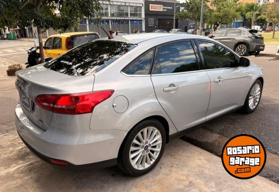 Autos - Ford Focus Titanium 2017 Nafta 110000Km - En Venta