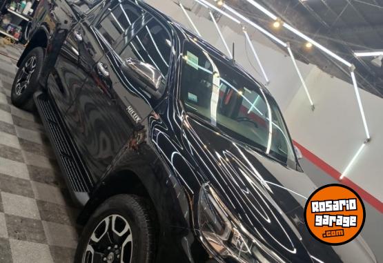 Camionetas - Toyota Hilux srx 2021 Diesel 124000Km - En Venta