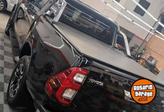 Camionetas - Toyota Hilux srx 2021 Diesel 124000Km - En Venta
