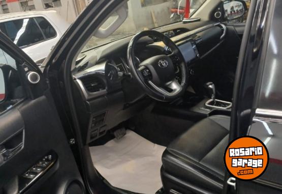 Camionetas - Toyota Hilux srx 2021 Diesel 124000Km - En Venta