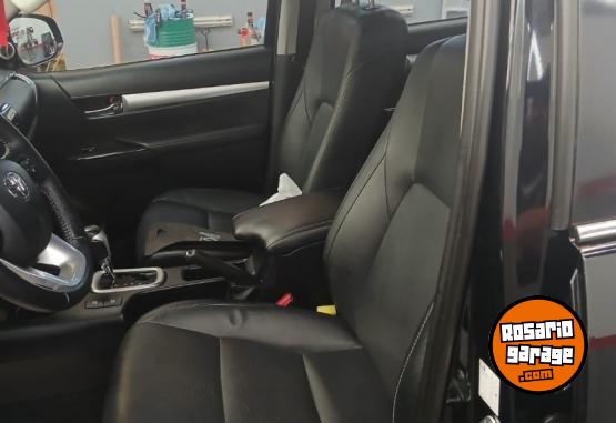 Camionetas - Toyota Hilux srx 2021 Diesel 124000Km - En Venta