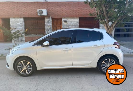 Autos - Peugeot 208 2016 Nafta 110000Km - En Venta