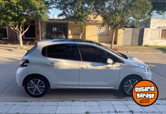 Autos - Peugeot 208 2016 Nafta 110000Km - En Venta
