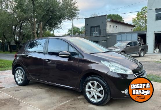 Autos - Peugeot 208 2014 Nafta 140000Km - En Venta