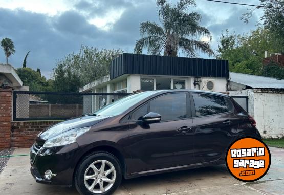 Autos - Peugeot 208 2014 Nafta 140000Km - En Venta