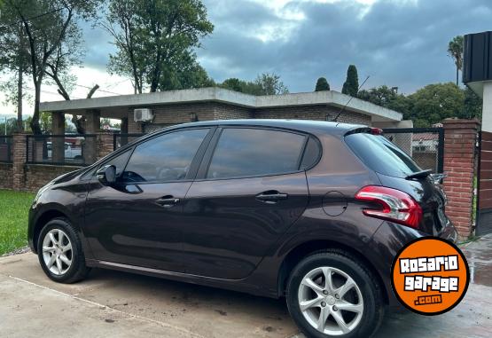 Autos - Peugeot 208 2014 Nafta 140000Km - En Venta