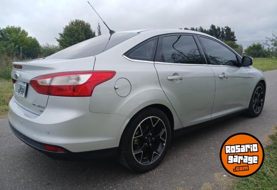 Autos - Ford Focus titanium 2014 Nafta 140000Km - En Venta