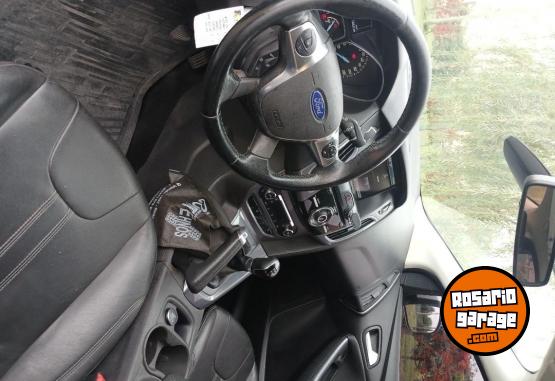 Autos - Ford Focus titanium 2014 Nafta 140000Km - En Venta