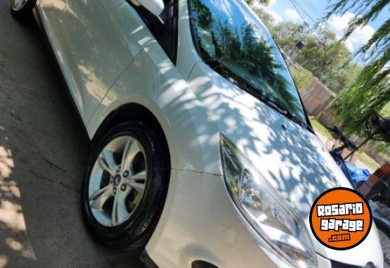 Autos - Ford Focus 2013 GNC 142000Km - En Venta