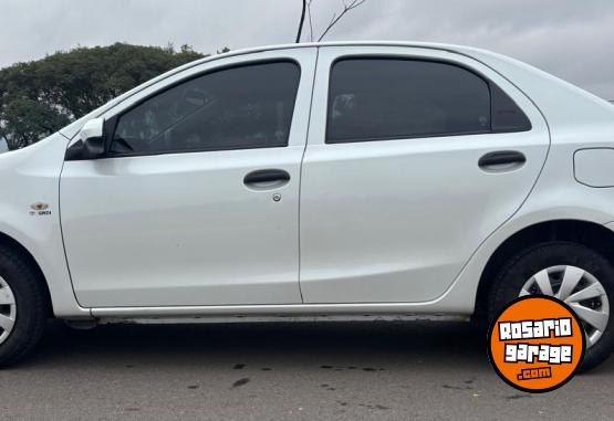Autos - Toyota etios x 2021 Nafta 112000Km - En Venta