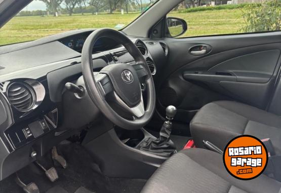 Autos - Toyota etios x 2021 Nafta 112000Km - En Venta