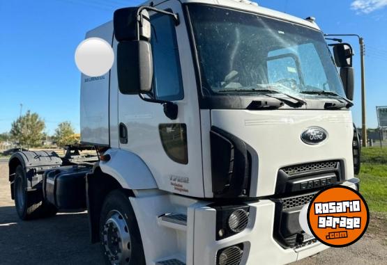 Camiones y Grúas - 🚛 FORD CARGO 1722 2015 – IMPECABLE + CABINA DORMITORIO - En Venta