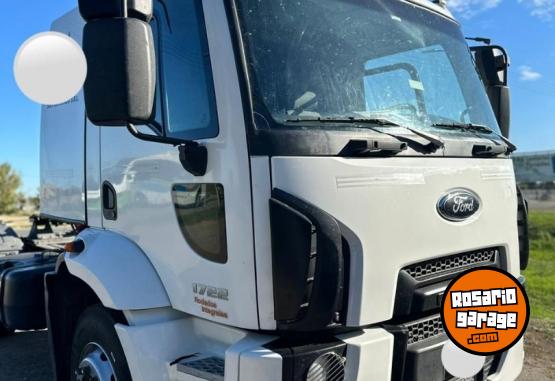 Camiones y Grúas - 🚛 FORD CARGO 1722 2015 – IMPECABLE + CABINA DORMITORIO - En Venta