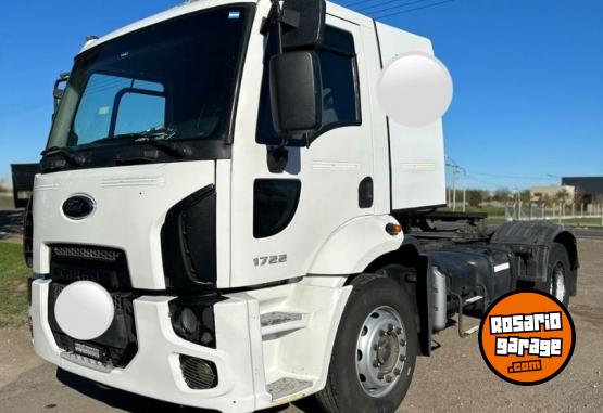 Camiones y Grúas - 🚛 FORD CARGO 1722 2015 – IMPECABLE + CABINA DORMITORIO - En Venta